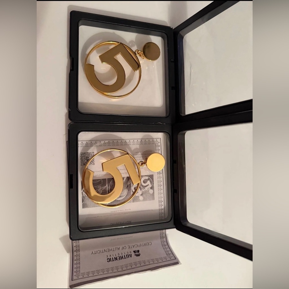 Chanel earrings runway - Picture 4 of 7